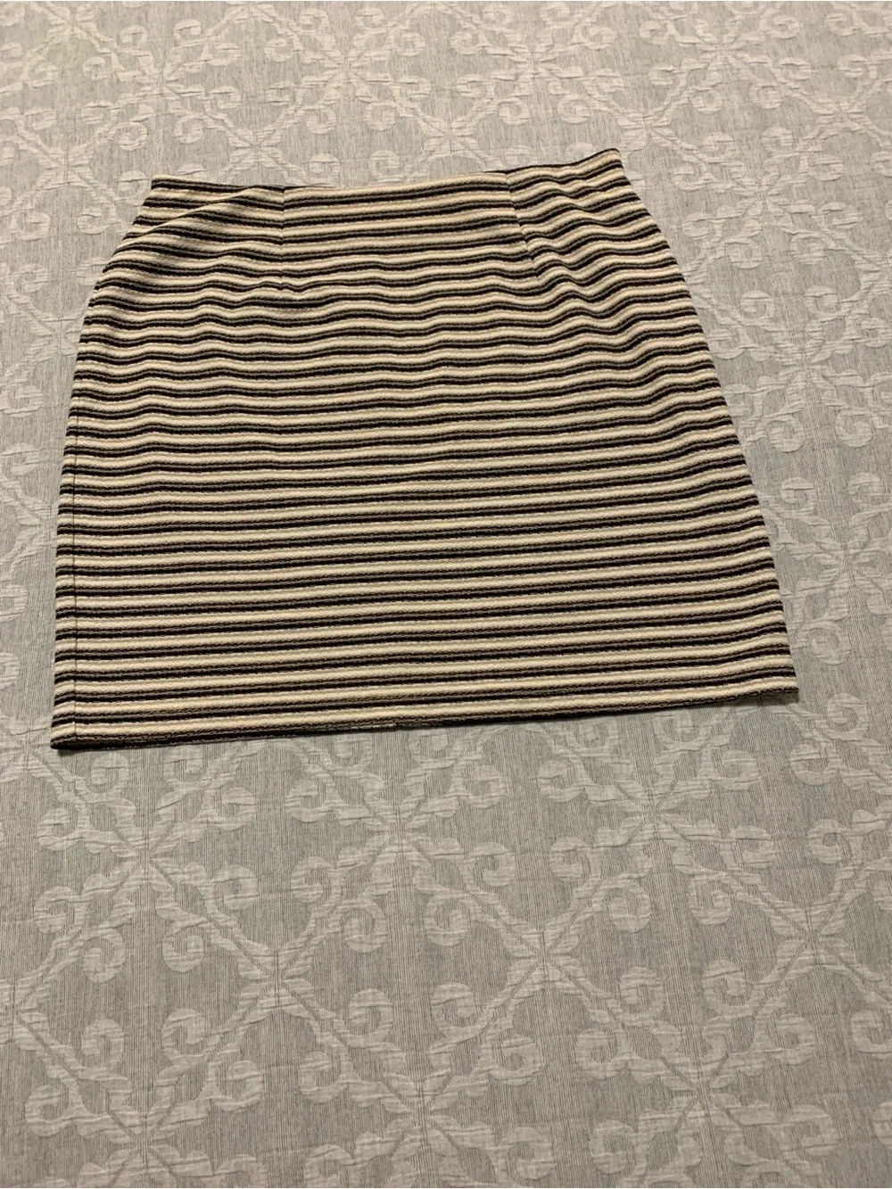 Express Striped Knit Mini Skirt in Black & Cream (Size L)